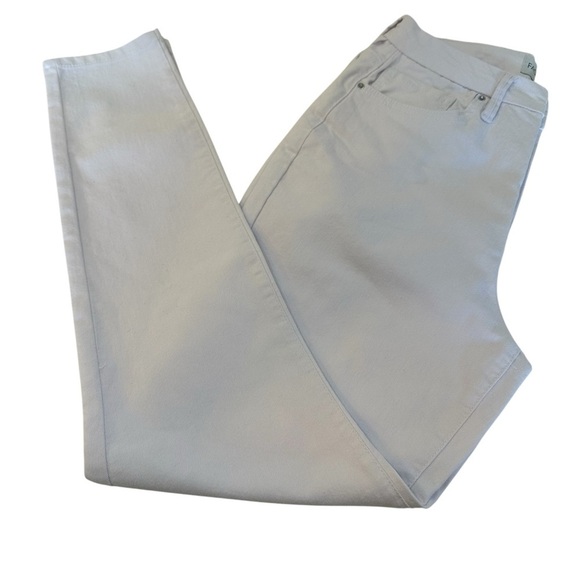 FASHION NOVA Women ‘s White 5 Pocket Style Jeans Size 11 Stretchy Material - Picture 1 of 8